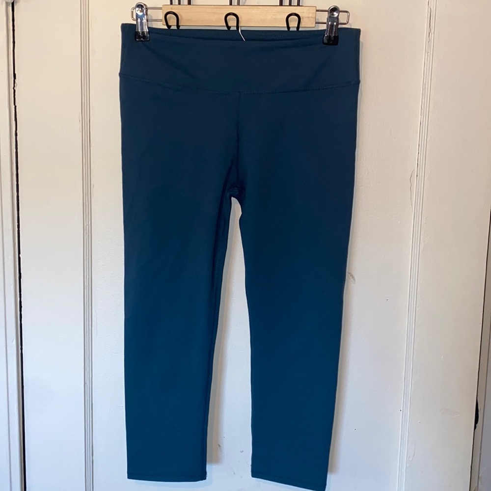 Fabletics athletic cropped leggings
